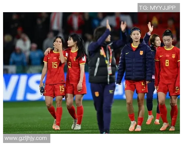 女足球星莉娜的成长历程与辉煌成就简介